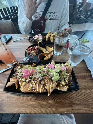 Nachos encendidos and 601 signature burger.