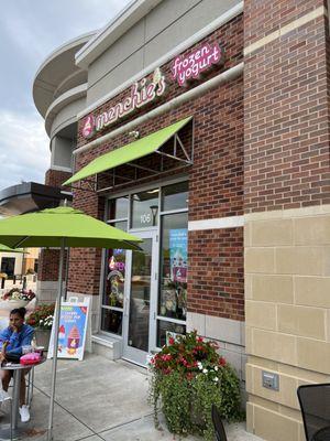 Menchie’s Frozen Yogurt