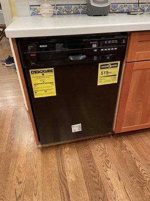 Old dishwasher not removed or hauled away.