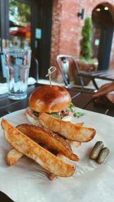 Burger with potato wedges