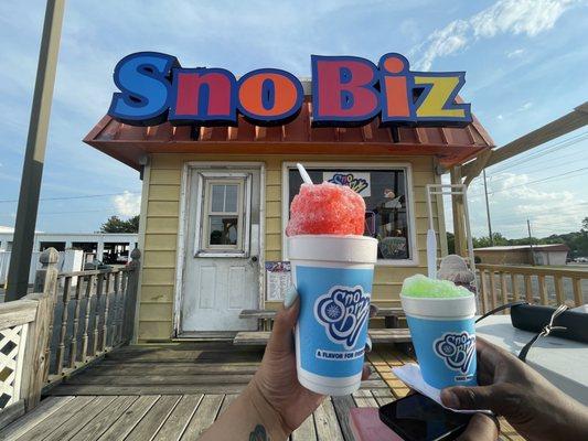 Its beaming hot outside nothing satisfies me and my boyfriend like sno biz  great customer service always. Amazing flavors for everyone.