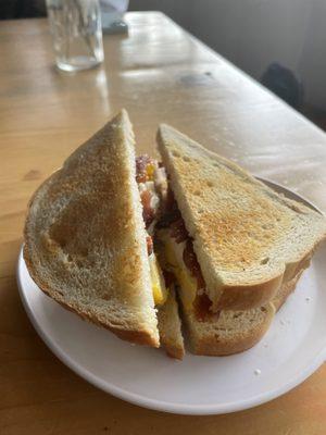 Brekkie sandwich