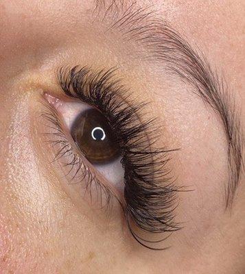 Wispy Hybrid Eyelash Extensions