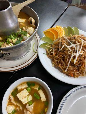 Pad thai extra spicy & Tom yum soup