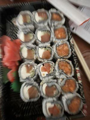 R29a Spicy Tuna Roll G Spicy Salmon And Philadelphia