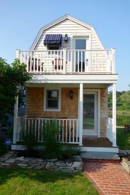 This is the separate cottage that has one bedroom on the top floor and two beds on the second floor