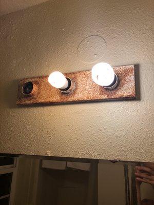 Beautiful rusty light fixture, and missing a bulb