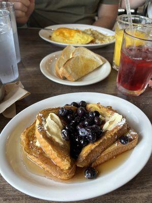 French toast with blueberries