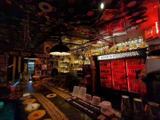 Very cool rock and roll decor!