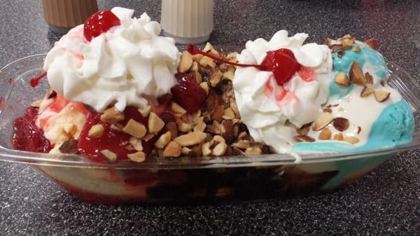 A banana split of my own creation. It's ALIVE!!!