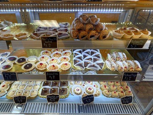 Pastry Case (3 of 3)