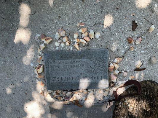 Seashells instead of stones indicate a visit from loved ones or friends