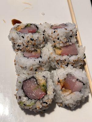 Spicy yellowtail roll