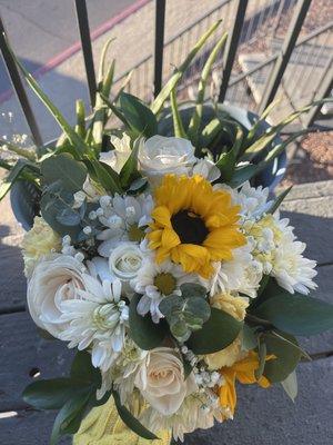 The bouquet Safeway saved the day with, I love the outcome, I'd didn't think it could be saved at all