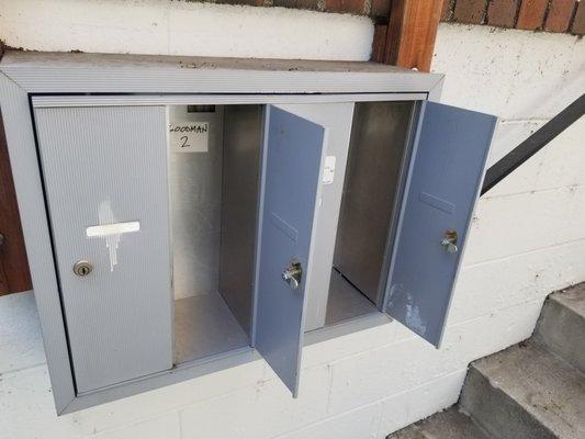 4399 Radford Ave
 Mailbox break in