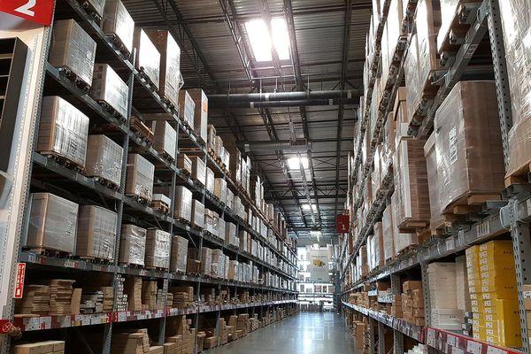 large warehouse to service US customers