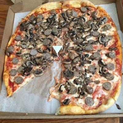 Cheese pizza w/mushrooms and sausage (large)