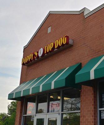 Poppy’s Top Dog in Chesapeake VA