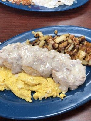 Yuuuuum. Biscuits & gravy, scrambled eggs, and American fries. The gravy was so, so good. And as a southerner, that's hard to find in MN!