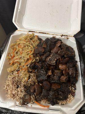 Braised oxtails, cabbage with rice and beans