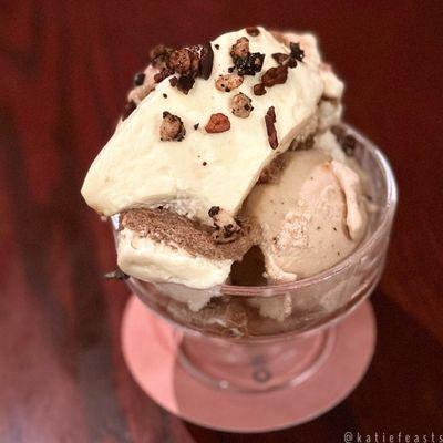 Tiramisu ice cream sundae