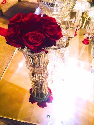 Houston Galleria Baccarat asked us to create red rose floral compositions in three of this luxury brand's most iconic pieces. Harcourt 1841