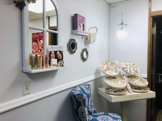 Iredale mineral makeup station