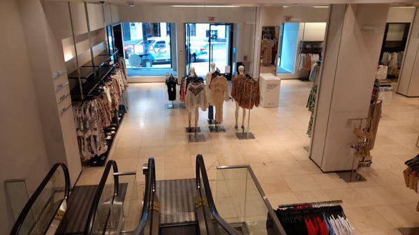 ( Inside Picture Shot Of This Zara Department Store )