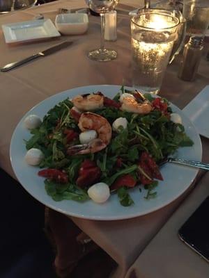 Arugula salad with grilled shrimp