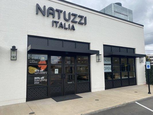 Natuzzi Italia now open in Dallas.