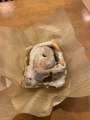 Yummy cinnamon roll. Very tasty without making you feel too stuffed.