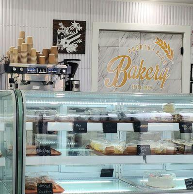 Cafe con leche and cakes at Puerto Rico Bakery