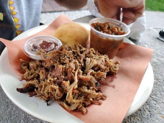 1/2 pound pulled pork with baked beans and roll