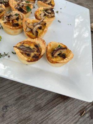 Mini mushroom quiche