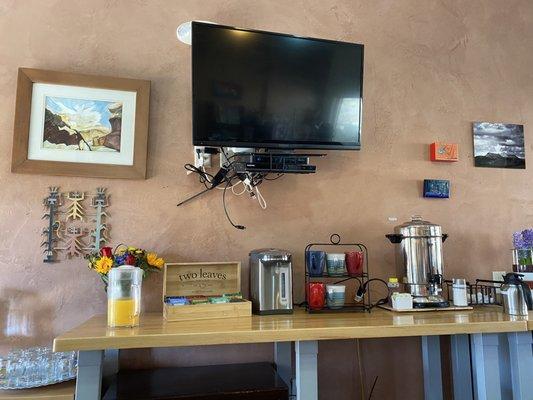 Coffee and tea in the breakfast room.  And the TV was always OFF, which made it relaxing. :-)