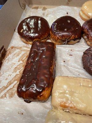 What happened? What was once a local favorite is now worse than gas station donuts. They've  changed the recipe and quality! Just bad donuts