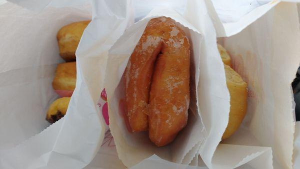 Today's donuts are $5.50. My old fashioned donut got Vietnamese seasoning taste. Not freshly made.