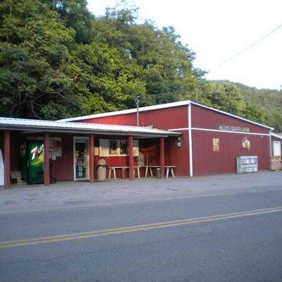 Wyatts countey store 