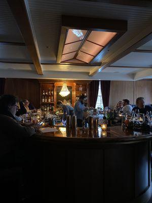 Main level bar