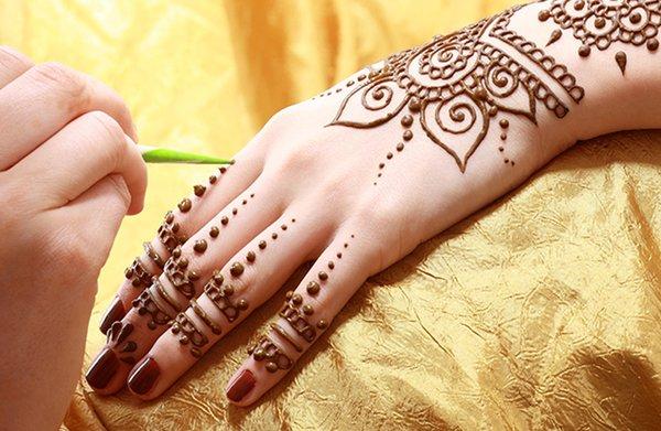 Salina's Eyebrow Threading & Henna Art