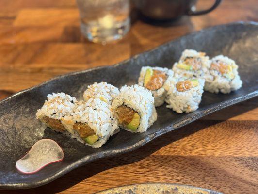 Spicy salmon roll