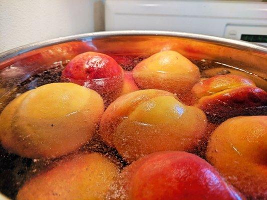 Boiling whole peaches for easy peeling