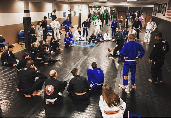 A big fundamentals Jiu Jitsu class