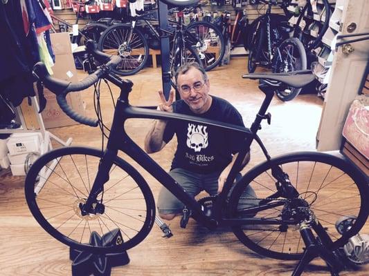 Doug setting up my new Specialized Roubaix SL4 Comp Disc Bike