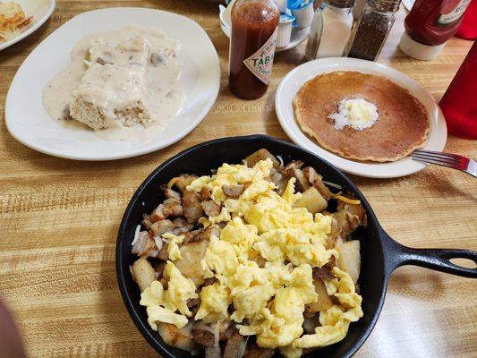 Country Skillet Scrambler/ Phony Skillet is just a cold plate/ substitute Pancake for Toast is TINY!!!