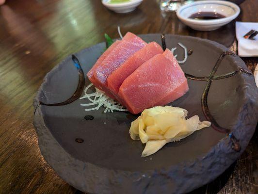 Tuna sashimi to start