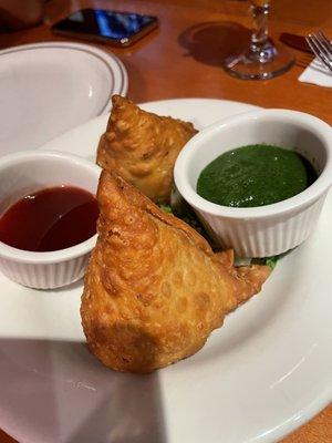 Samosa with chutney