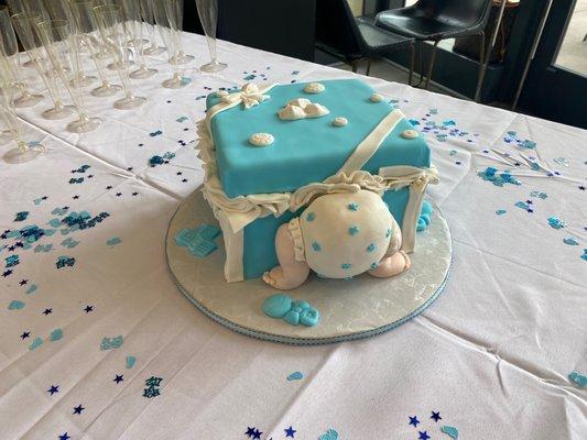 Baby shower cake