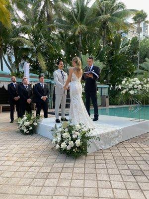 Ceremony floor and pedestal arrangements