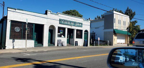 Tara Inn. Easy parking right in front